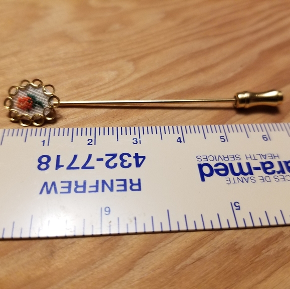 💎 JEWELLERY 2/$25💎 Vintage-Style Needlepoint Stick Pin - Picture 4 of 5